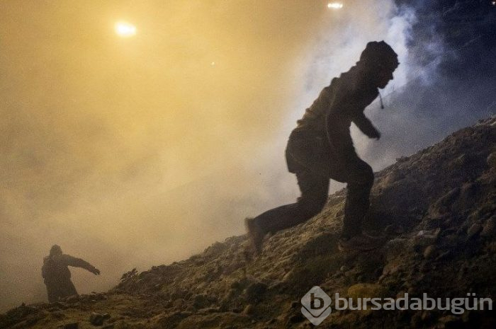 ABD'den göçmenlere göz yaşartıcı gazla müdahale