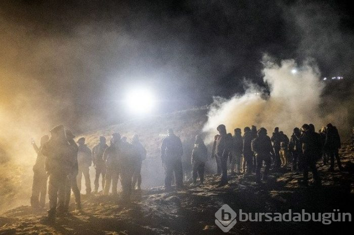 ABD'den göçmenlere göz yaşartıcı gazla müdahale