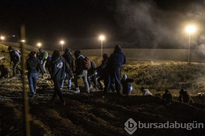 ABD'den göçmenlere göz yaşartıcı gazla müdahale