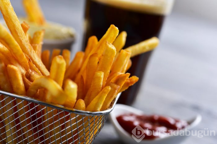 Dünyaca ünlü fast food zincirinde kola ve patates skandalı
