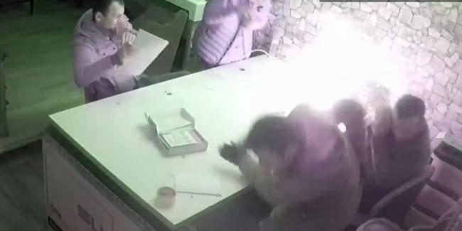 Tamir ederken elinde patladı
