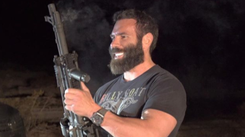 İzmitli Ömer Dan Bilzerian'ın davetlisi
