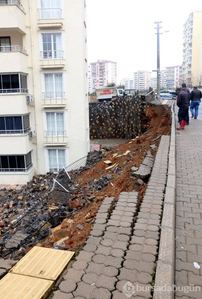  Kahramanmaraş'ta istinat duvarı çöktü 