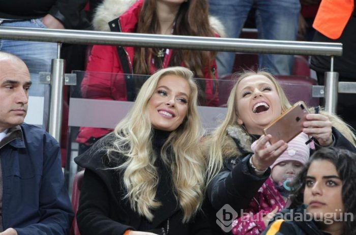 Malene Pedersen Instagram'ı sallamaya devam ediyor
