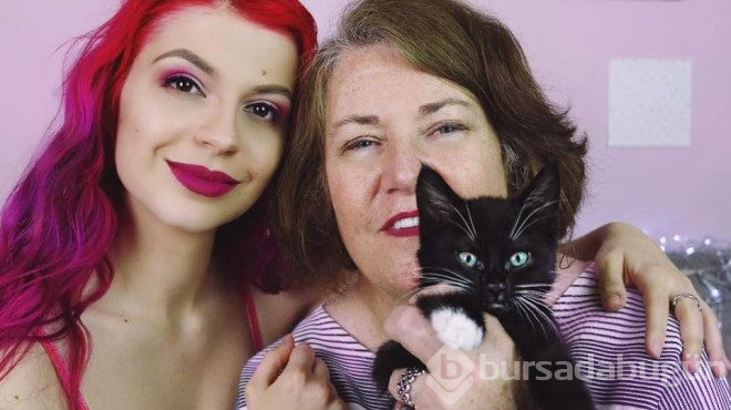  24 yaşındaki youtube yıldızı julia zelg, 61 yaşındaki kız arkadaşına evlenme teklifi etti
