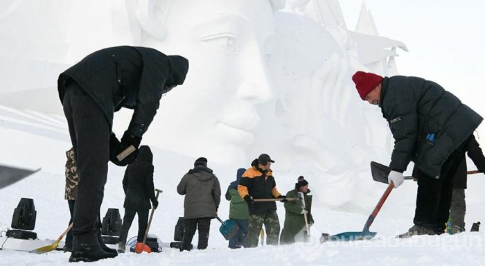 Kar festivalinin 106 metrelik dev heykeli