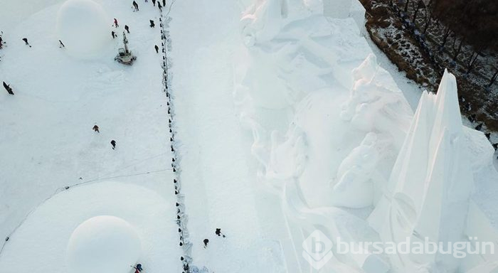 Kar festivalinin 106 metrelik dev heykeli