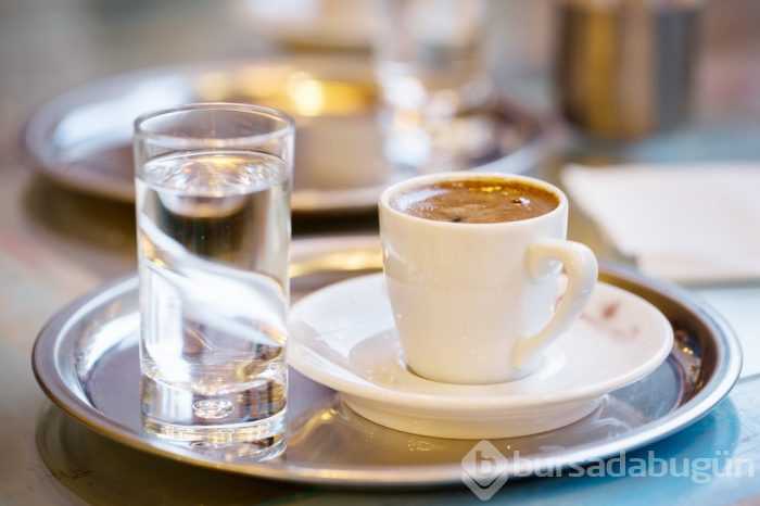 Kahve içerken su içmek neden önemli!