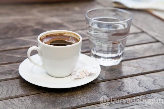 Kahve içerken su içmek neden önemli!