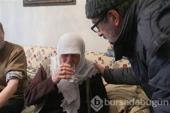Beyoğlu'nda kamyonet binaya çarptı
