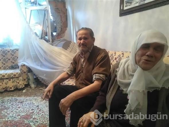 Beyoğlu'nda kamyonet binaya çarptı
