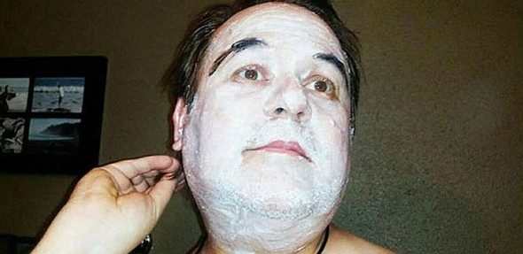 Sosyal medyada kızının taklidini yapan baba!