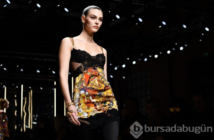 Emily Ratajkowski ve Bella Hadid defileye damga vurdu