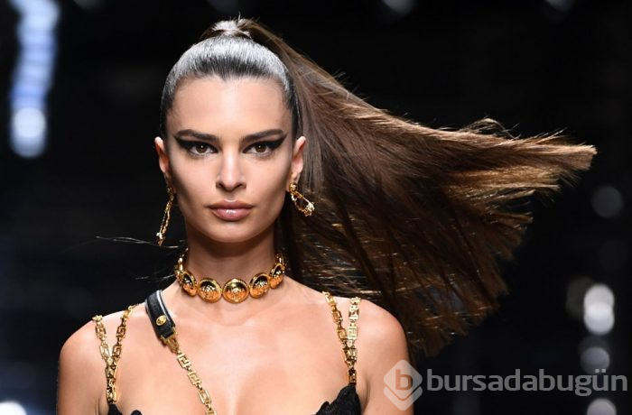 Emily Ratajkowski ve Bella Hadid defileye damga vurdu