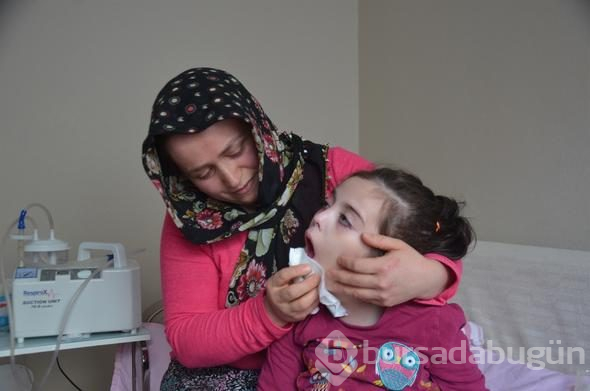 Zeytin çekirdeği küçük kızı felç etti

