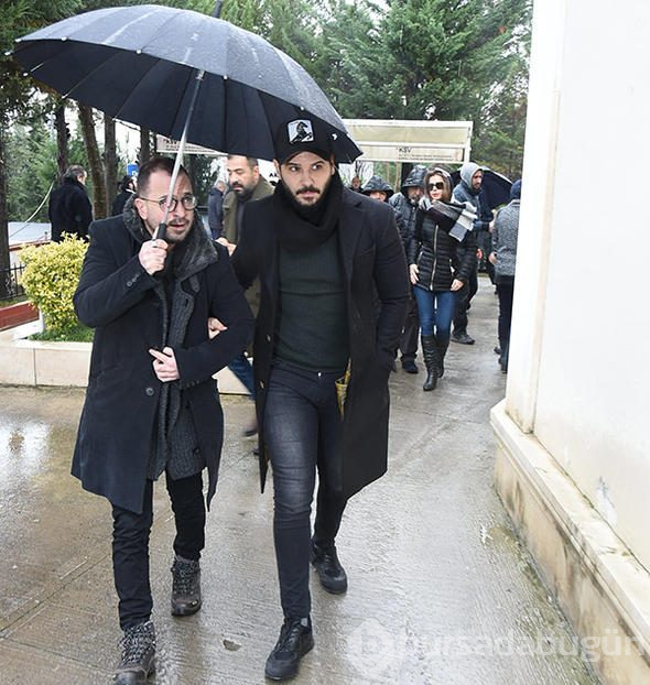 Hande Erçel'den annesine veda
