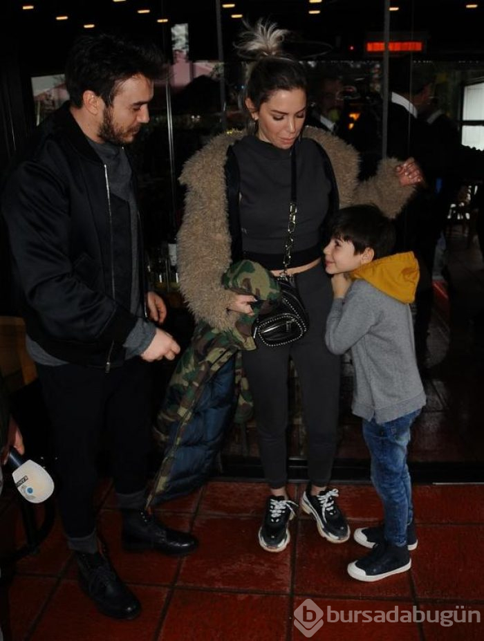 Selin'e sarıldı
