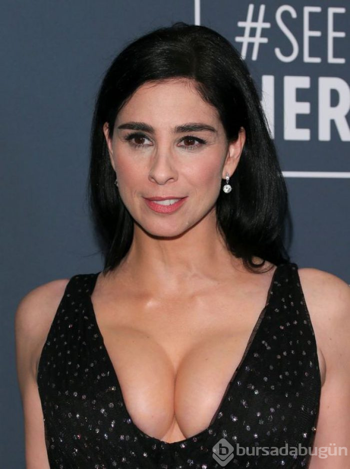 Sarah Silverman'ın dekoltesi olay oldu!
