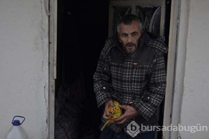 Her gün ölümle yüz yüze gelerek yaşıyor
