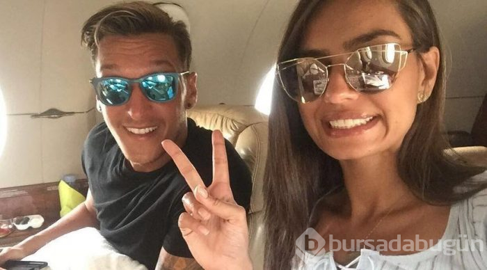 Amine Gülşe ile Mesut Özil nişanlandı