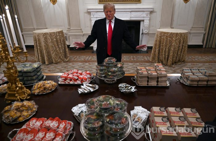 Trump "personel yok" dedi, herkese hamburger sipariş etti
