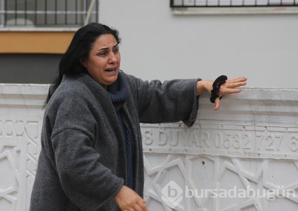 Esrarengiz ölüm! Oturmadığı apartmanın bahçesinde bulundu
