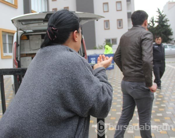 Esrarengiz ölüm! Oturmadığı apartmanın bahçesinde bulundu
