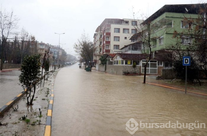Hatay'da caddeler göle döndü
