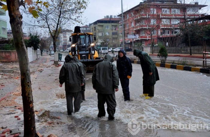 Hatay'da caddeler göle döndü