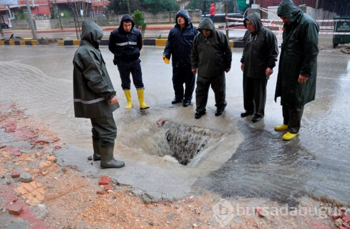 Hatay'da caddeler göle döndü