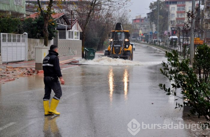 Hatay'da caddeler göle döndü