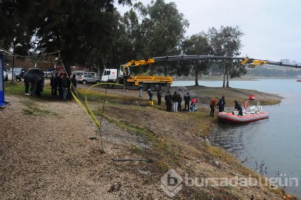Adana'da otomobil göle uçtu
