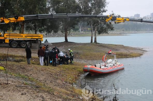 Adana'da otomobil göle uçtu
