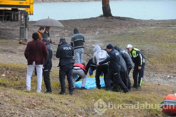 Adana'da otomobil göle uçtu

