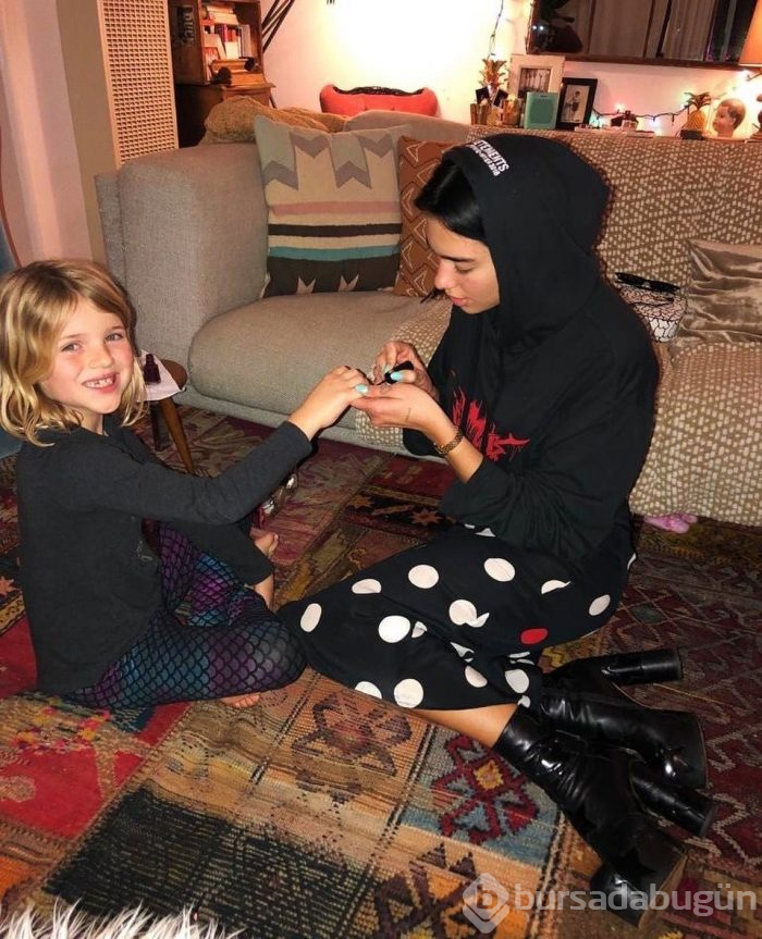 Dua Lipa ev halini paylaştı (Ünlülerin ev halleri)