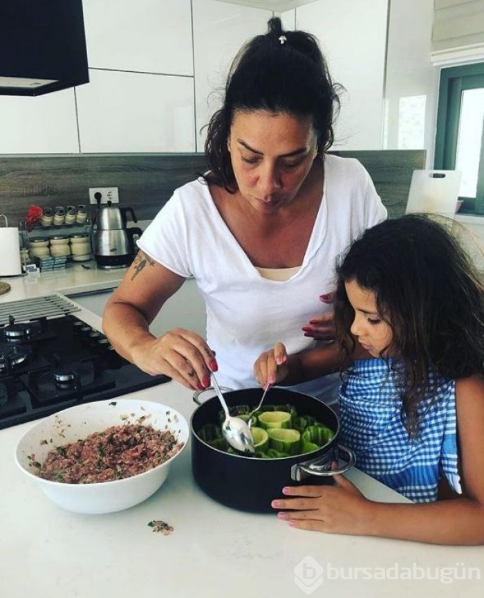 Dua Lipa ev halini paylaştı (Ünlülerin ev halleri)