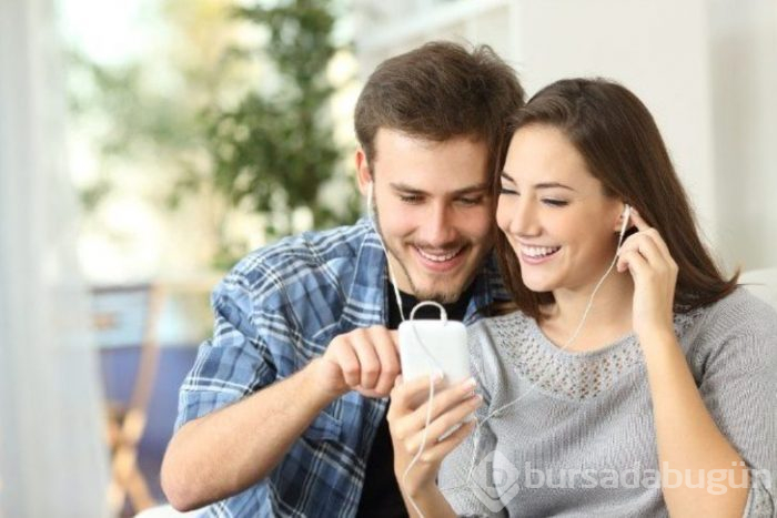 Kulaklıklardaki büyük tehlike! Hamam böceği yumurtası kulağınızda olabilir
