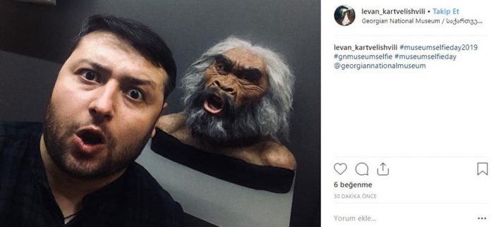 Sosyal medyada Müzede Selfie Günü (Museum Selfie Day) paylaşımları