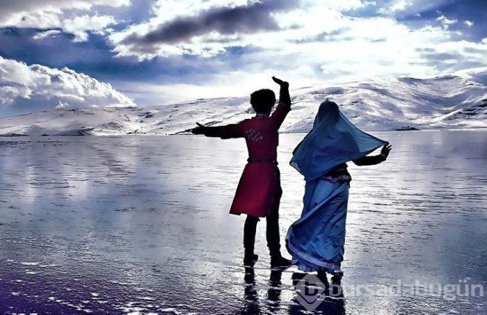 Çıldır Gölü'nde buzlarla görsel şölen