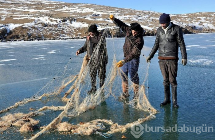 Çıldır Gölü'nde buzlarla görsel şölen