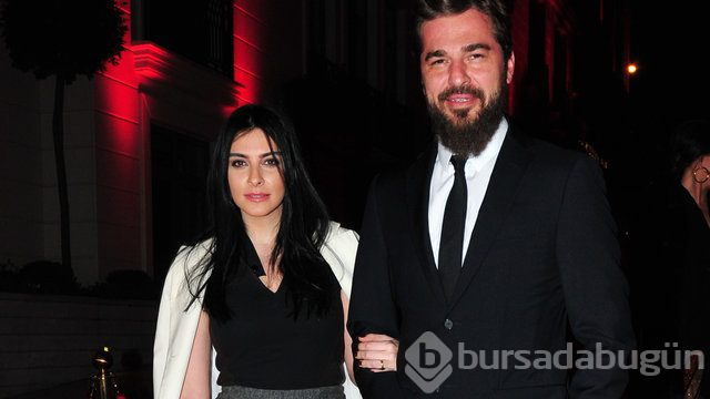 Engin Altan Düzyatan-Neslişah Alkoçlar çifti gece gezmesinde
