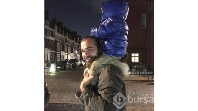 Engin Altan Düzyatan-Neslişah Alkoçlar çifti gece gezmesinde
