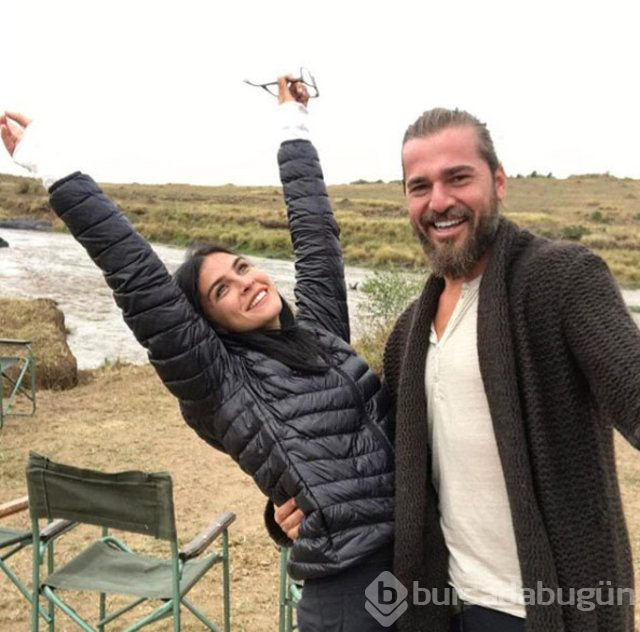 Engin Altan Düzyatan-Neslişah Alkoçlar çifti gece gezmesinde
