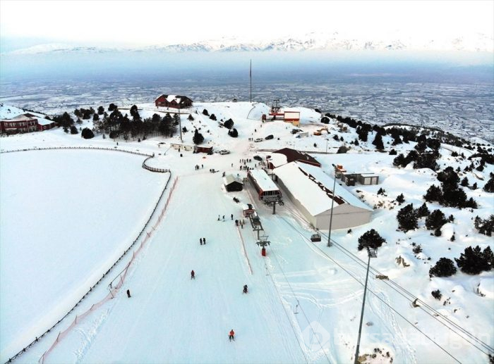 Ergan Dağı'nda 'kış manzaralı' yamaç paraşütü