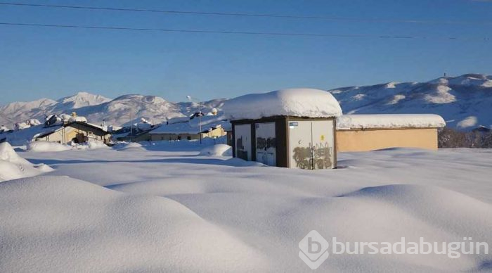 Tunceli'de bir ilçe kar nedeniyle görünmez oldu
