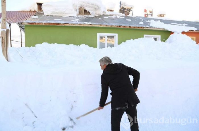 Tunceli'de bir ilçe kar nedeniyle görünmez oldu
