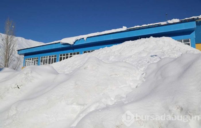 Tunceli'de bir ilçe kar nedeniyle görünmez oldu
