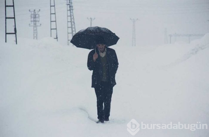 Tunceli'de bir ilçe kar nedeniyle görünmez oldu
