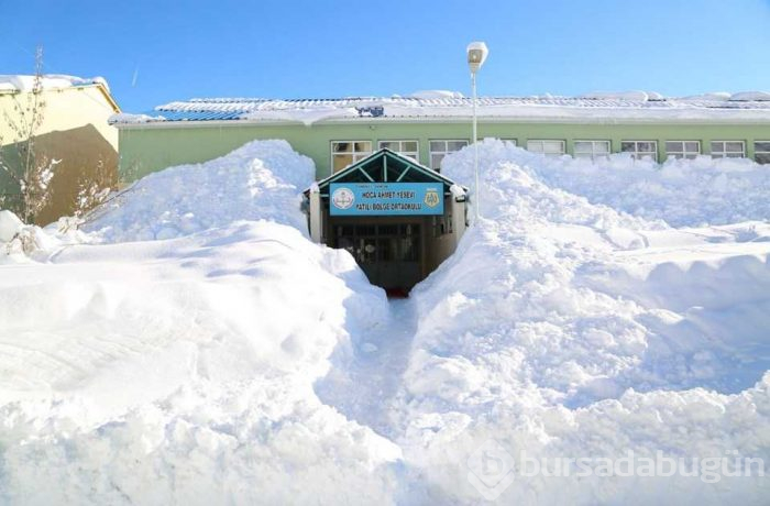 Tunceli'de bir ilçe kar nedeniyle görünmez oldu
