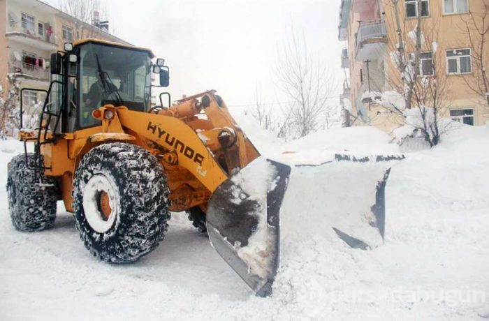 Tunceli'de bir ilçe kar nedeniyle görünmez oldu
